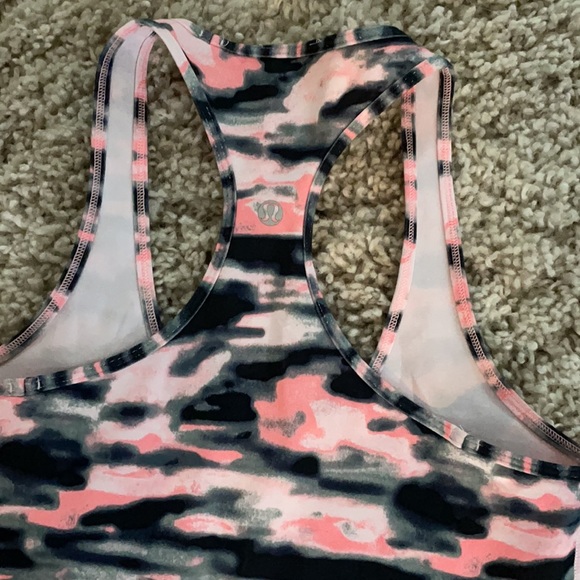 Lululemon razor back tank size 8 - Picture 3 of 3